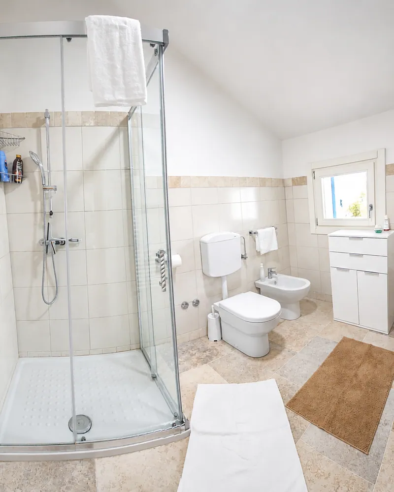 Full bathroom with shower, toilet and bidet (2 of 3)