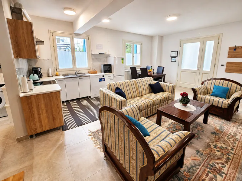 Kitchen and living room at Sandi Suite
